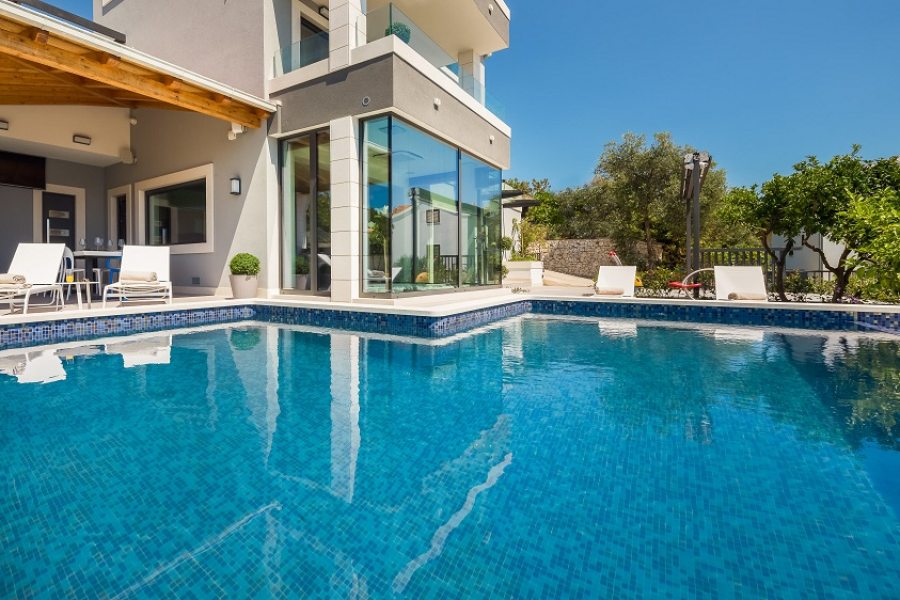 Villa Larisa con la piscina